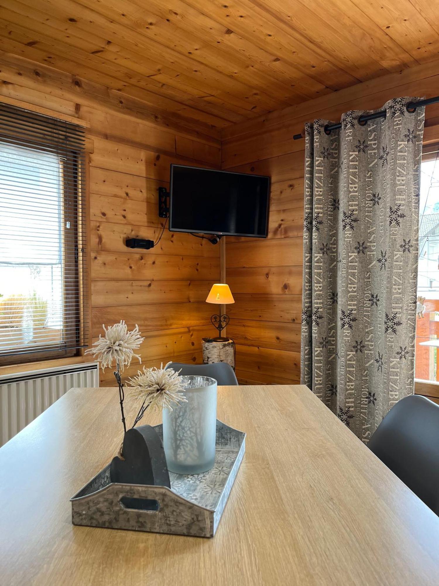 LAPRESKI, bel appartement esprit chalet, très confortable 4 étoiles Thônes Esterno foto