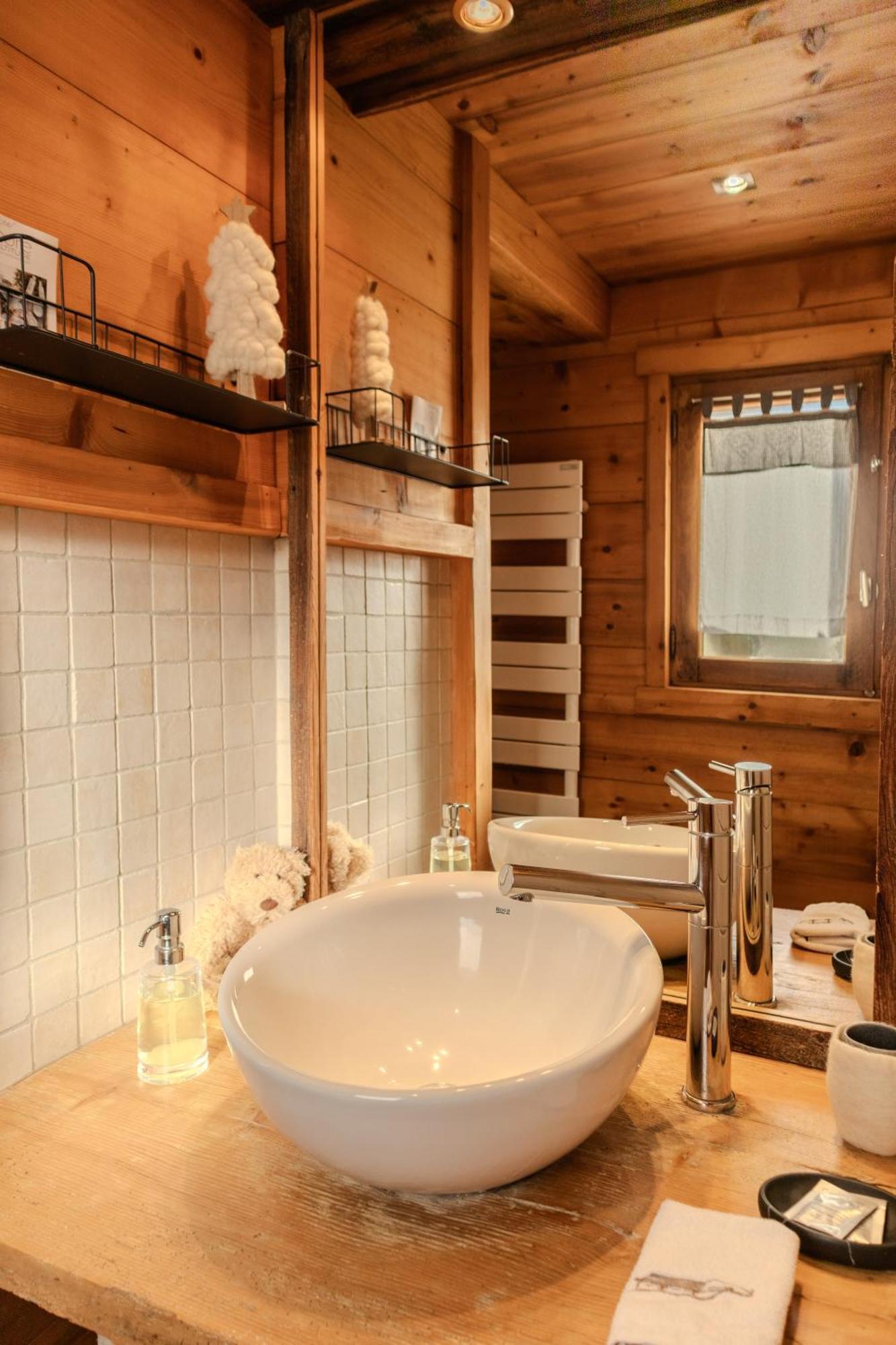 LAPRESKI, bel appartement esprit chalet, très confortable 4 étoiles Thônes Esterno foto